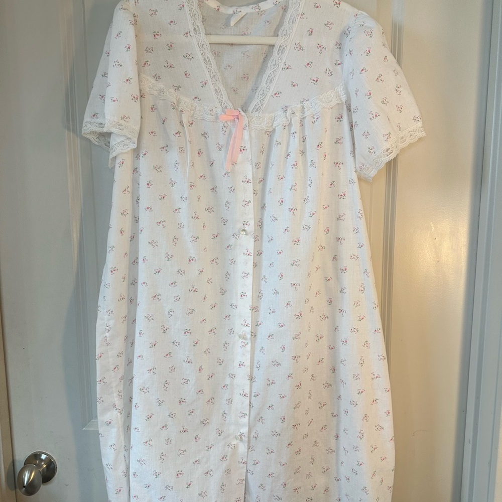 Vintage 80’s Cotton Blend Floral Button Up Lace Bow Dressing Gown, Size Large